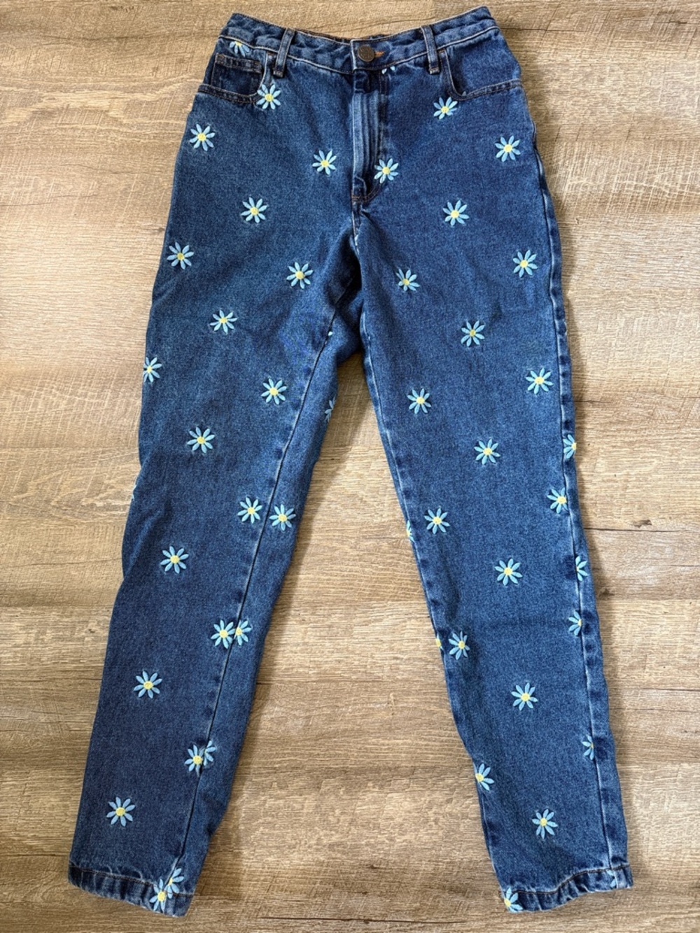 Lucy & Yak Embroidered Daisy-Mae Dana Mom Jeans Size 26L